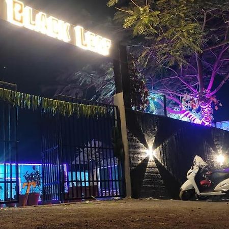 The Black Leaf Hotel Rāipur Buitenkant foto