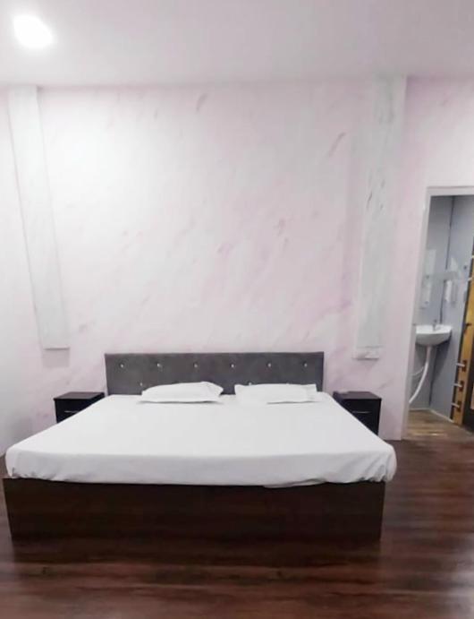 The Black Leaf Hotel Rāipur Buitenkant foto