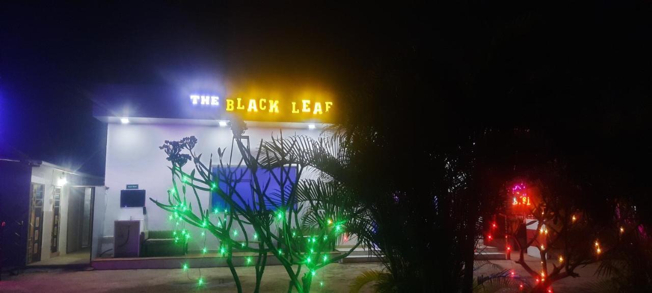 The Black Leaf Hotel Rāipur Buitenkant foto