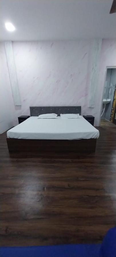 The Black Leaf Hotel Rāipur Buitenkant foto