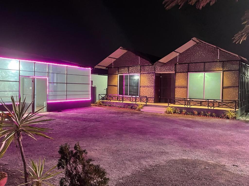 The Black Leaf Hotel Rāipur Buitenkant foto