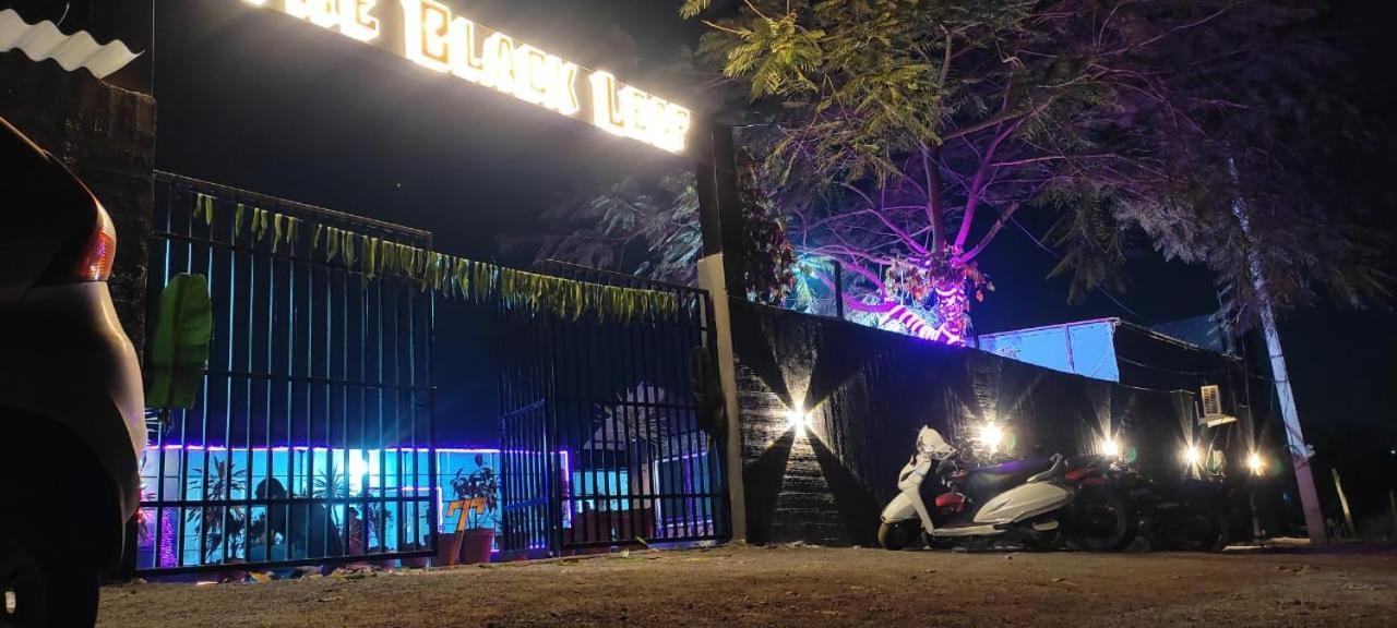 The Black Leaf Hotel Rāipur Buitenkant foto